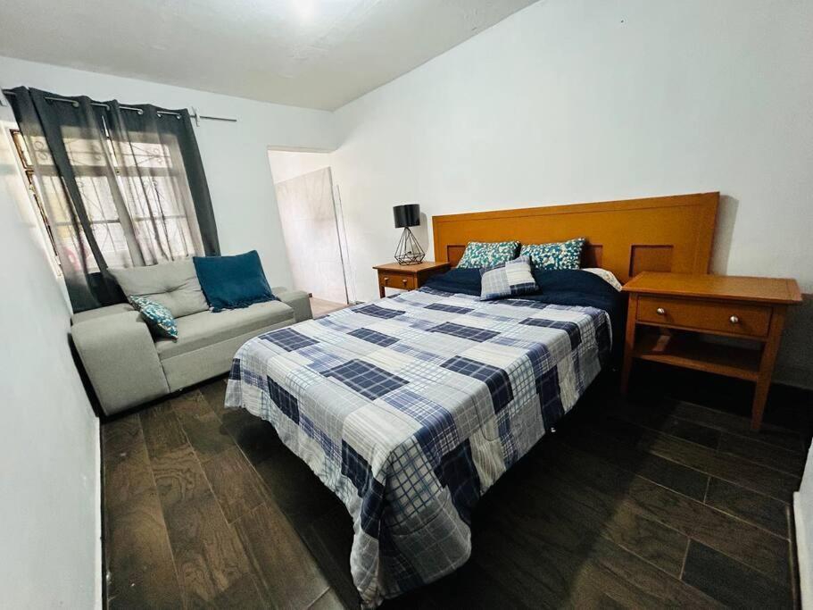 Comoda Casa Con Dos Cuartos Y Cochera Auto Pequeno Guadalajara
